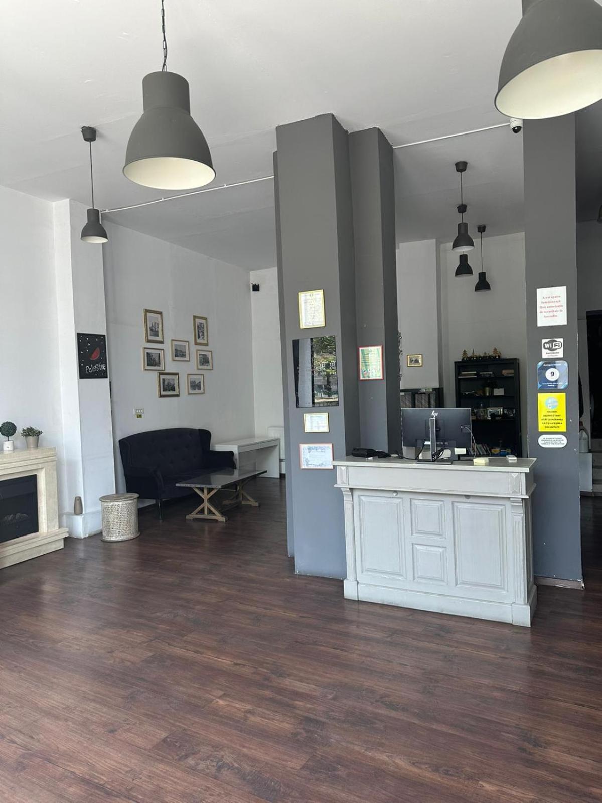 Antique Hostel Bucureşti Ngoại thất bức ảnh
