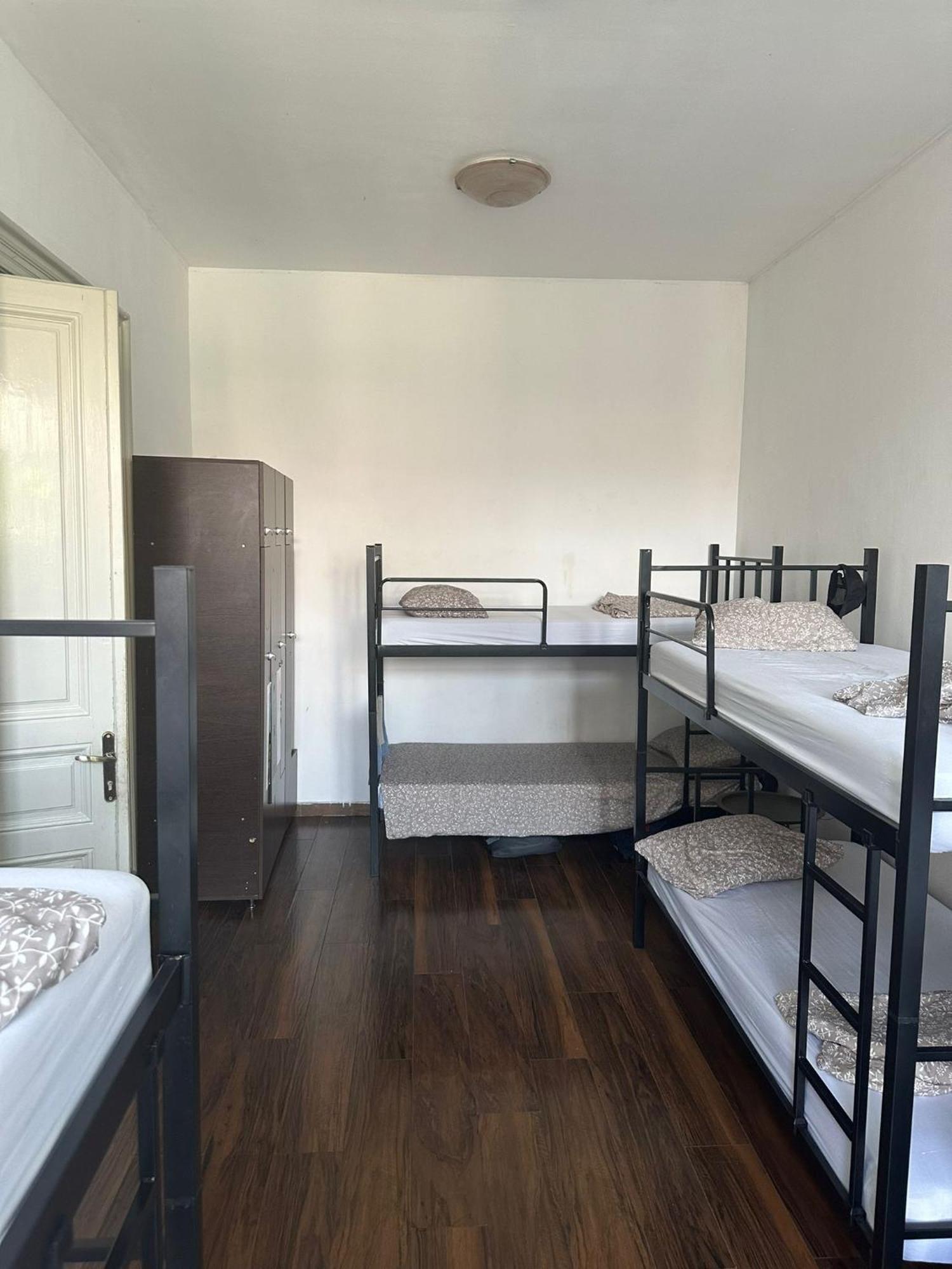 Antique Hostel Bucureşti Ngoại thất bức ảnh
