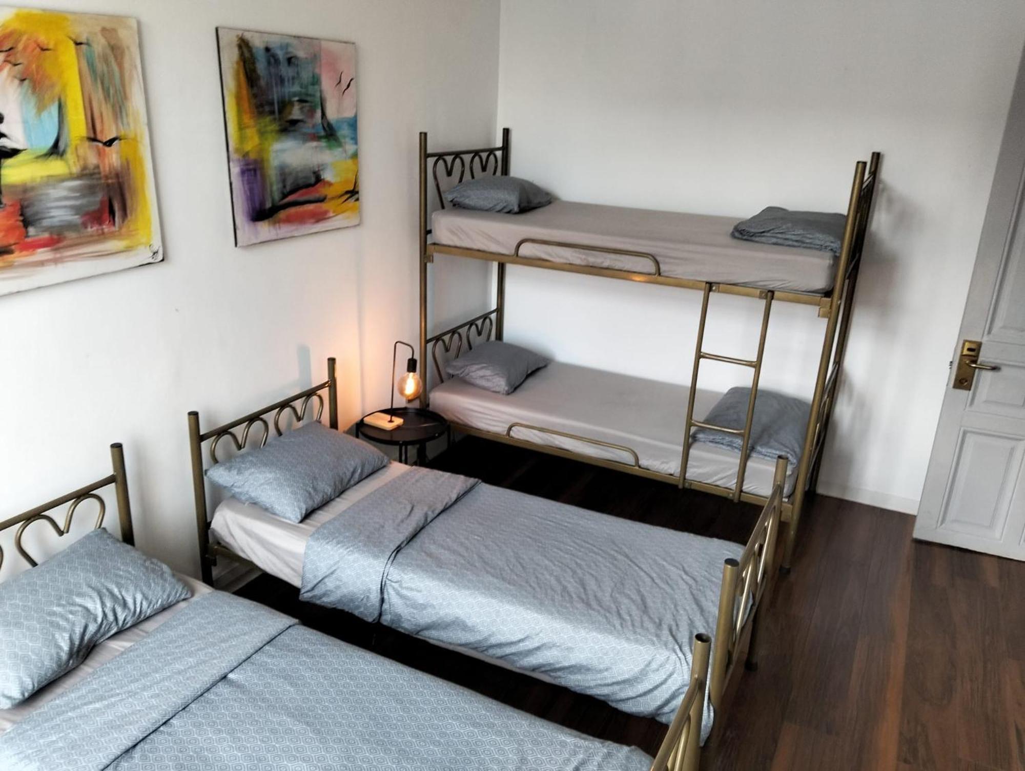 Antique Hostel Bucureşti Ngoại thất bức ảnh