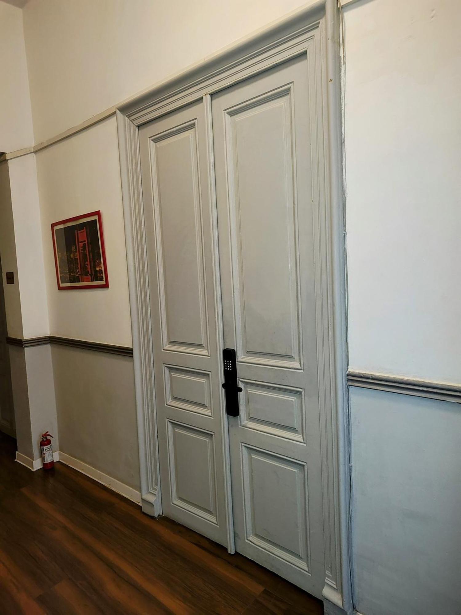 Antique Hostel Bucureşti Ngoại thất bức ảnh