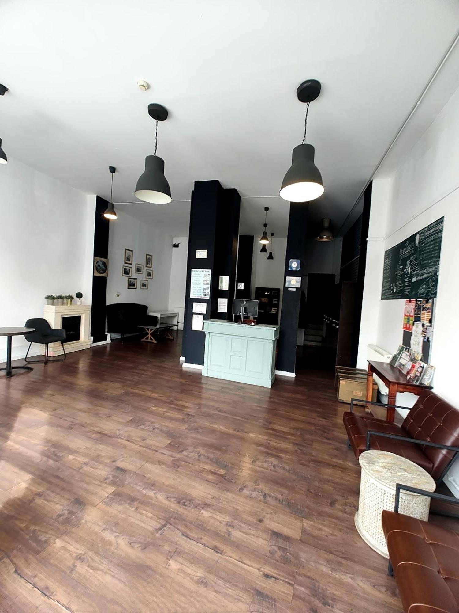 Antique Hostel Bucureşti Ngoại thất bức ảnh