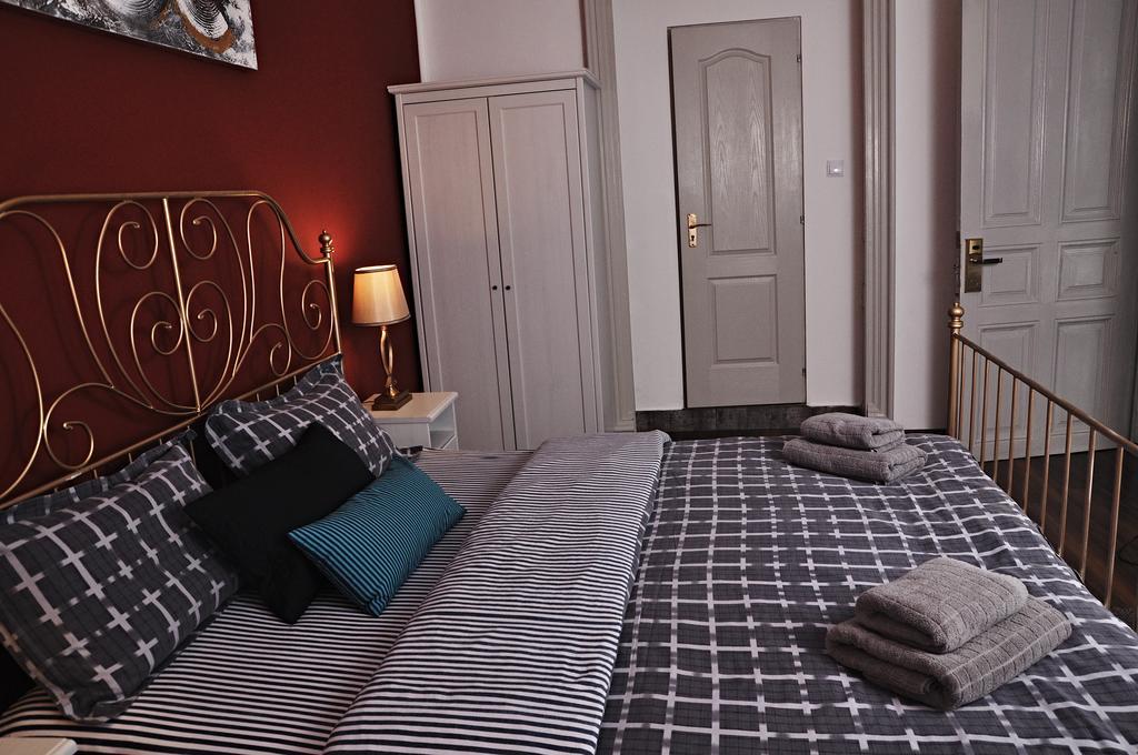 Antique Hostel Bucureşti Phòng bức ảnh