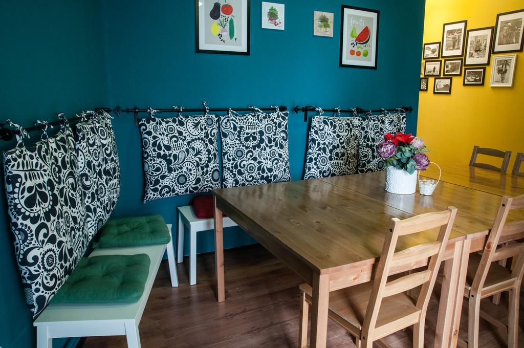 Antique Hostel Bucureşti Ngoại thất bức ảnh