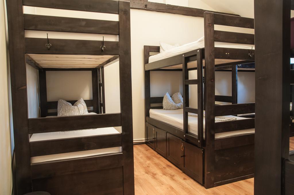 Antique Hostel Bucureşti Phòng bức ảnh