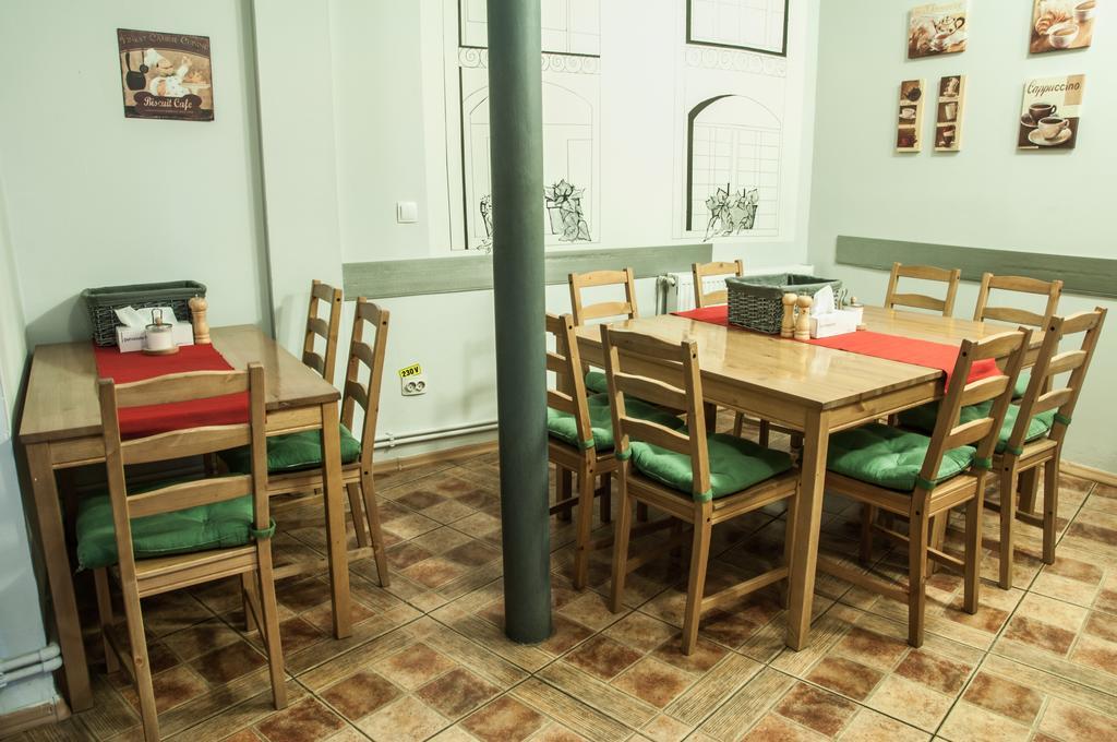 Antique Hostel Bucureşti Ngoại thất bức ảnh