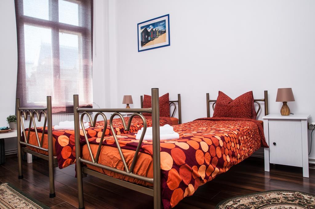 Antique Hostel Bucureşti Phòng bức ảnh