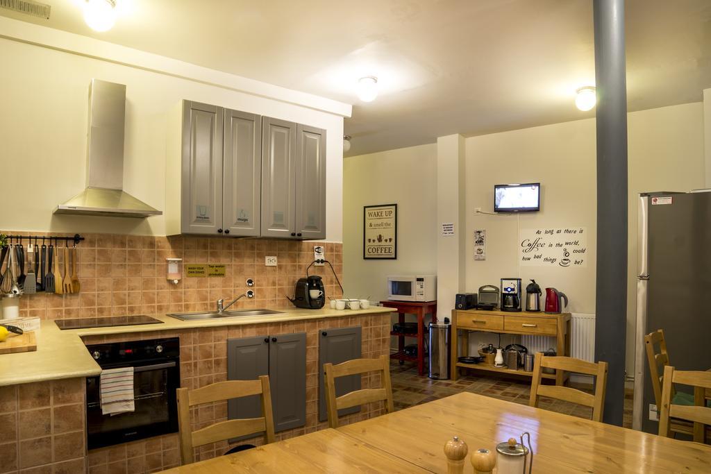 Antique Hostel Bucureşti Ngoại thất bức ảnh
